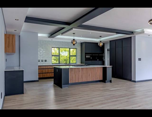 5 BEDROOM HOUSE FOR SALE IN COPPERLEAF ESTATE